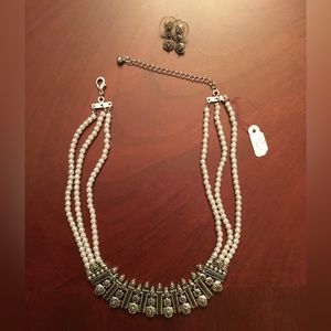 Faux pearl choker & pierced earring set.